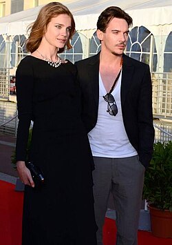 Jonathan Rhys Meyers เส้นทางชีวิตและผลงานของนักแสดงมากฝีมือชาวไอริช