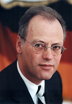 Rudolf Scharping นักการเมืองผู้ทรงอิทธิพลและอดีตรัฐมนตรีกลาโหมเยอรมนี