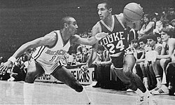Johnny Dawkins เส้นทางจากซูเปอร์สตาร์บาสเกตบอลสู่โค้ชระดับมหาวิทยาลัย