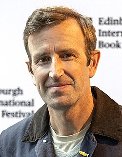 Robert Macfarlane นักเขียนผู้ถักทอธรรมชาติ ภาษา และจิตวิญญาณแห่งผืนดิน