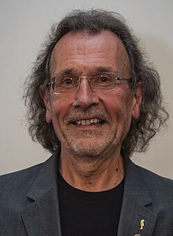 Brian Boyd ผู้เชี่ยวชาญด้านวรรณกรรมและวิวัฒนาการแห่งมหาวิทยาลัยโอ๊คแลนด์