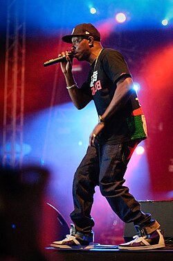 Dizzee Rascal ตำนานผู้บุกเบิกดนตรี Grime และแรปเปอร์ระดับโลกจากอังกฤษ