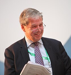 John Peet บรรณาธิการการเมืองผู้ทรงอิทธิพลแห่ง The Economist