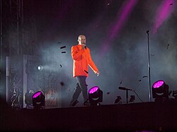 Neil Tennant อัจฉริยะผู้ขับเคลื่อนดนตรี Synth-pop แห่งยุคสมัย
