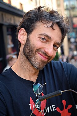 Gianmarco Soresi ดาวรุ่งตลก Stand-up Comedy ผู้เปลี่ยนเรื่องราวชีวิตให้เป็นเสียงหัวเราะ