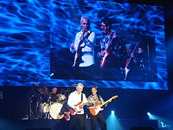 Bruce Welch ตำนานมือกีตาร์ผู้ร่วมก่อตั้ง The Shadows และเบื้องหลังเพลงฮิตระดับโลก
