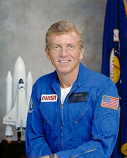 Loren Shriver วีรบุรุษนักบินอวกาศ NASA ผู้ส่งกล้องฮับเบิลขึ้นสู่ห้วงอวกาศ