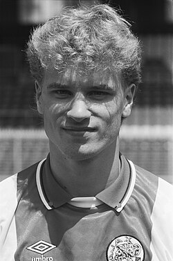 Dennis Bergkamp ยอดกองหน้าอัจฉริยะผู้เปลี่ยนประวัติศาสตร์อาร์เซนอล