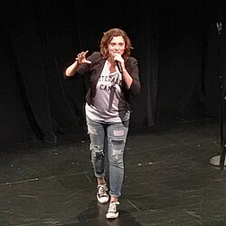 Rachel Bloom ศิลปินผู้พลิกโฉมวงการคอมเมดี้และมิวสิคัลระดับโลก