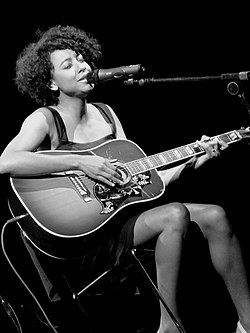 Corinne Bailey Rae ศิลปินสาวเสียงสวรรค์ผู้หลอมรวมจิตวิญญาณและดนตรี Neo Soul