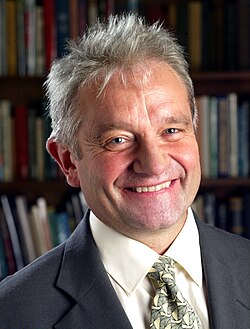 Sir Paul Nurse นักพันธุศาสตร์รางวัลโนเบลผู้ไขความลับการแบ่งตัวของเซลล์