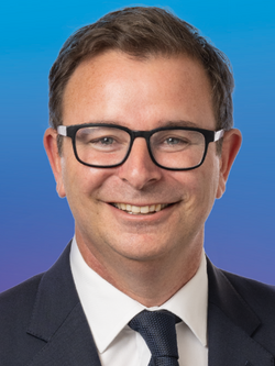 Cameron Brewer นักการเมืองผู้ทรงอิทธิพลและรัฐมนตรีแห่งนิวซีแลนด์