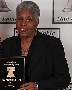 Tina Sloan Green ผู้บุกเบิกประวัติศาสตร์กีฬาหญิงและตำนานโค้ชลาครอสชาวอเมริกัน