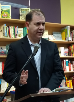 Ken Stern เส้นทางชีวิตจากผู้บริหาร NPR สู่ผู้เขียนหนังสือวิเคราะห์สังคมและการเมือง