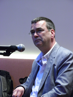 Mick Herron ผู้สร้างสรรค์จักรวาลจารชน Slough House และความสำเร็จระดับโลก