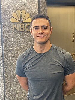 Steven Romo เส้นทางชีวิตจากวัยเด็กที่ยากลำบากสู่ผู้ประกาศข่าวแถวหน้าของ NBC News