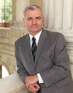 Jack Reed นักการเมืองผู้ทรงอิทธิพลและอดีตนายทหารบกแห่งรัฐโรดไอแลนด์