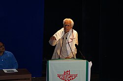 Raghuveer Chaudhari ปรมาจารย์ด้านวรรณกรรมผู้ทรงอิทธิพลแห่งรัฐคุชราต