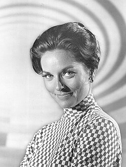 Lee Meriwether จากนางงาม Miss America สู่ดาวค้างฟ้าแห่งวงการบันเทิงฮอลลีวูด