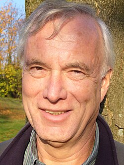 Otto Holzapfel ผู้เชี่ยวชาญด้านคติชนวิทยาและเพลงพื้นเมืองเยอรมัน