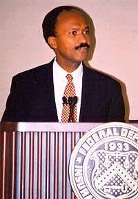 Frank Raines กับบทบาทผู้นำ Fannie Mae และประเด็นร้อนในวิกฤตการเงินโลก