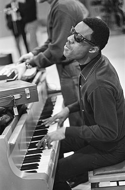 Stevie Wonder อัจฉริยะทางดนตรีผู้เปลี่ยนโลกด้วยเสียงเพลง