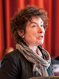 Jeanette Winterson นักเขียนผู้ท้าทายขนบและสำรวจตัวตนผ่านตัวอักษร