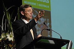 John Brumby เส้นทางชีวิตจากนักการเมืองระดับรัฐสู่ประธานมหาวิทยาลัย La Trobe