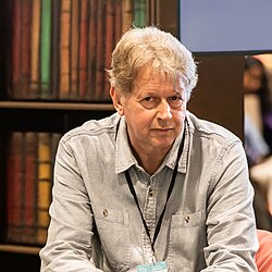 Peter F. Hamilton นักเขียนไซไฟระดับโลกผู้สร้างสรรค์มหากาพย์ Space Opera