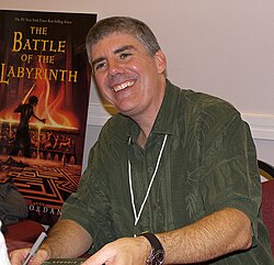 Rick Riordan ผู้สร้างสรรค์โลกเทพปกรณัมร่วมสมัยและจักรวาล Percy Jackson