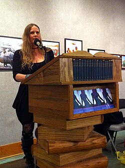 Lidia Yuknavitch นักเขียนผู้เปลี่ยนบาดแผลเป็นพลังสร้างสรรค์และเสียงของคนนอก