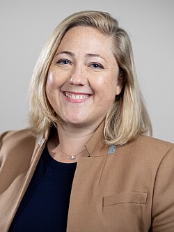 Sarah Longwell จากที่ปรึกษาการเมืองสู่ผู้ก่อตั้ง The Bulwark และผู้นำขบวนการต่อต้านทรัมป์