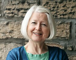 Christine De Luca กวีเอกผู้สืบสานจิตวิญญาณและภาษาถิ่นแห่งเชตแลนด์