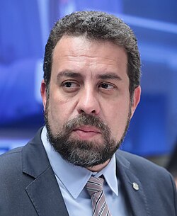 Guilherme Boulos นักเคลื่อนไหวผู้ทรงอิทธิพลและนักการเมืองดาวรุ่งแห่งบราซิล