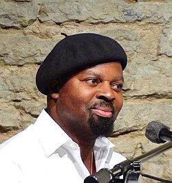 Ben Okri นักเขียนรางวัลบุ๊กเกอร์ผู้ถักทอโลกแห่งความจริงและจิตวิญญาณ