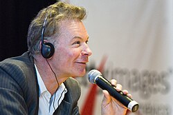 Julien Temple ผู้กำกับวิสัยทัศน์ล้ำ ผู้บันทึกประวัติศาสตร์พังก์และดนตรีโลก