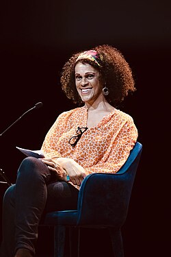 Bernardine Evaristo นักเขียนหญิงผู้สร้างประวัติศาสตร์และแรงบันดาลใจแห่งวงการวรรณกรรมโลก