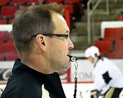 Dan Bylsma เส้นทางจากนักฮอกกี้สายรับสู่โค้ชผู้พาทีมคว้าแชมป์ Stanley Cup