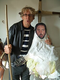 Andy Dick เส้นทางชีวิตศิลปินตลกผู้เต็มไปด้วยสีสันและความโกลาหล
