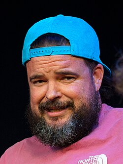Jon Gabrus นักแสดงและคอมเมเดียนผู้สร้างเสียงหัวเราะจากเวที UCB สู่หน้าจอทีวี
