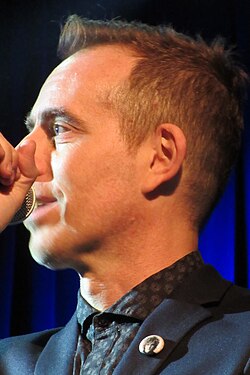 Ted Leo ศิลปินพังก์ร็อกผู้ขับเคลื่อนดนตรีด้วยอุดมการณ์และจิตวิญญาณ