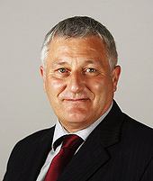 John Finnie นักการเมืองผู้ขับเคลื่อนสิทธิเด็กและสิ่งแวดล้อมแห่งสกอตแลนด์