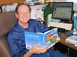 Bruce Daniels ผู้บุกเบิกเทคโนโลยีคอมพิวเตอร์และผู้เชี่ยวชาญด้านอุทกภูมิอากาศวิทยา