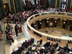 Tony Evers ผู้ว่าการรัฐวิสคอนซินกับการขับเคลื่อนการศึกษาและการเมืองสหรัฐฯ