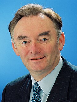 Pádraig Flynn เส้นทางชีวิตและการเมืองที่รุ่งโรจน์สู่จุดตกต่ำของอดีตรัฐมนตรีไอร์แลนด์