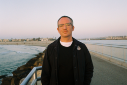 Andy Capper ผู้กำกับและนักข่าวผู้ทรงอิทธิพลเบื้องหลังความสำเร็จของ Vice Media