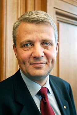 Dagfinn Høybråten นักการเมืองผู้ทรงอิทธิพลแห่งนอร์เวย์และผู้นำด้านสาธารณสุขโลก