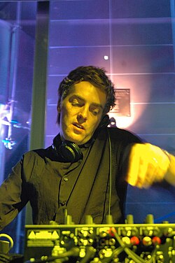 Adam Freeland ผู้บุกเบิกดนตรี Breakbeat และโปรดิวเซอร์ระดับโลก