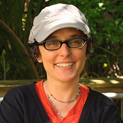 Gabriella Coleman นักมานุษยวิทยาผู้ถอดรหัสวัฒนธรรมแฮกเกอร์และ Anonymous