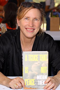 Miriam Toews นักเขียนผู้ถ่ายทอดความเจ็บปวดและความหวังผ่านวรรณกรรมระดับโลก
